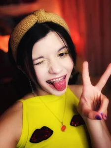 A BRIGHT SMILE WILL BRIGHTEN UP YOUR DAY 😊🤭💛 de Katya_Zaitseva  6 Imagens