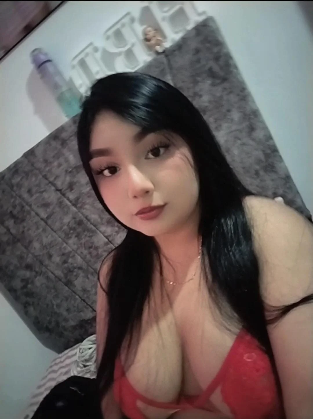 Yulicollins - Photo 1