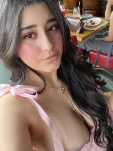 I’m your restless dreams… 🌸 de SashaLuss_  4 photos