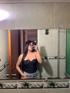 SarahMiler_“😉Too cute to be just a selfie😉”图片 3