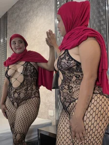 Helen_Camila Public Pic 8