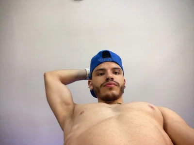Lian_ferrer 😈 What was the first thing you looked at? slika 2
