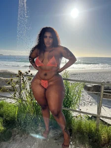 BedroomBullyX5 Beachvibes Pic