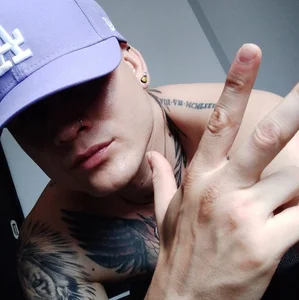 leon_cumming: Leon ( 2 фото)