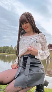 Cutie_orgasmOn the shore of the lake图片