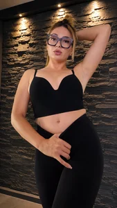 „The way I’m looking at you… you already know I’m trouble. 👀💋 Come a little closer and let me see de Bel_lla036Bella  4 Imagens