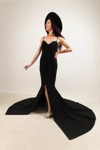 Ariel_MaritimeEroticism and style under a black dress图片