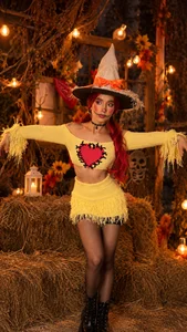 helen_mooree A passionate scarecrow 🎃🐦‍⬛👩🏻‍🌾 (Like, PM or chat and give u 1 🥵 video) Pic 7