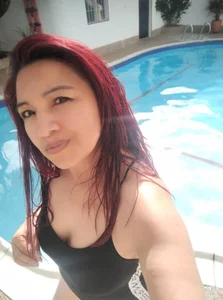 TatianaRoush “Un poquito de sol, agua y una buena dosis de tentación… 💦☀️ ¿Te metes conmigo?”  снимка