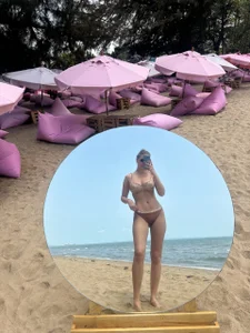 Ariana_Weinn Public Foto 5