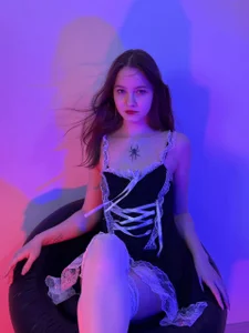 MichelleRoux Bend your knees รูป  7