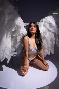 IsaDiiaz the angel you saw in your wet dreams Immagine 