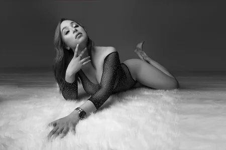 Eyleen_24 Black and white Bilde