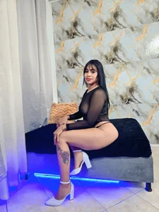 sexy_sasha_milf_ Public Pic