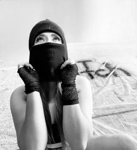 MadelineFox It's Bitch Pic 3