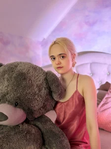 Bambi_Bloom Look at me Pic 6