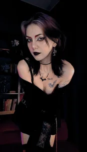 LorenLoiss Your favorite goth girl😈 Billede 3
