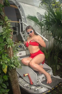 Hillary_Collins1のyour dream girl ☁️の 4枚の写真