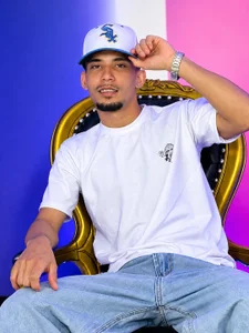 latino de DrakeFoxx  5 Imagens