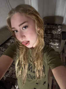AlinaTeaseX meow >M< Pic 5