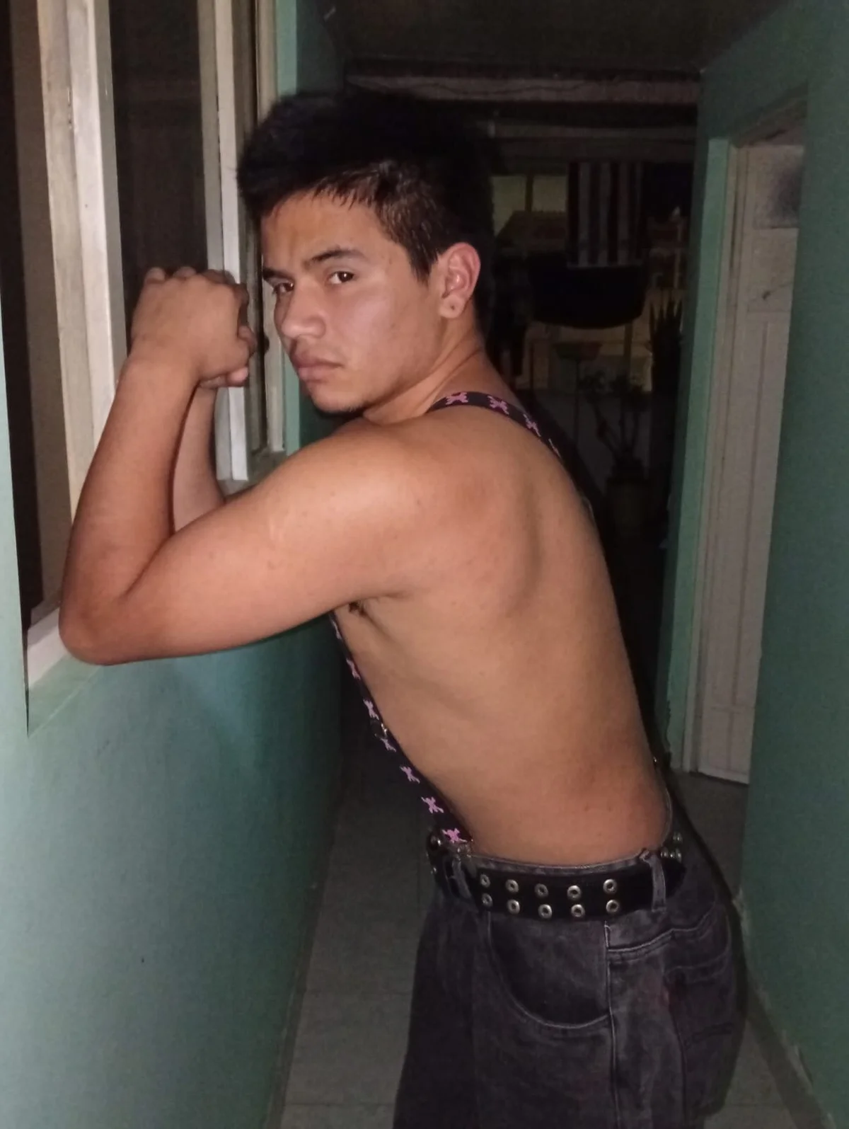 صور adonis_latin_19 الرائجة  2001