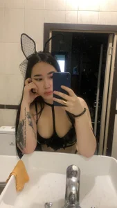 hellamour Public Pic