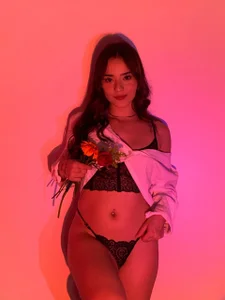 Veronica_isaza__ San Valentín ha llegado a la sala de Vero!💐 사진 2