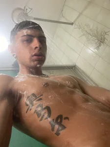 Quiin_1 In the shower🔥 Pic 5