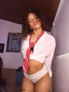 MoonRose__のSchoolGirl! Being a good skinny, brunnette with small tits and big ass for you! Tease my sexys lipsの 3枚の写真