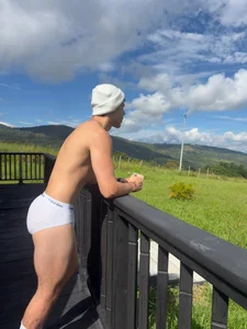 Houston__bull I'm really horny and I just woke up...🛏️🍆  2টি ছবি