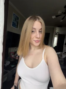 Olivia_Clairs Public Poză 3