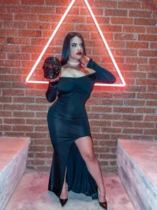 KateSunder Miss Addams Foto 3