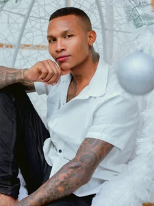 esteveen_ortegas_ Santa brought you a chocolate bonbon  8টি ছবি