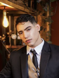 TianBrooks ME টি ছবি