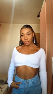 Anita_Pricee INDOOR Foto 3