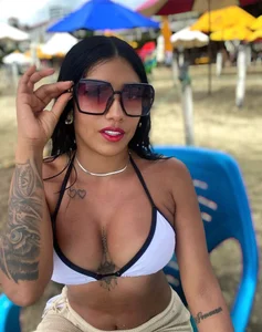 Tammysanz Sensual beach 💥🍑🍒 Foto 4