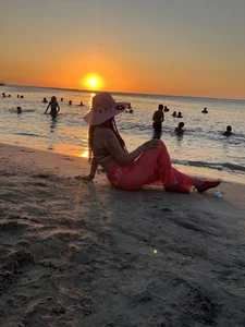 Emmaa_taylorr_ Beach, breeze and sea🌊🏖️🌞 Billede 4