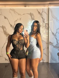 ABBY AND KHLOE 🔥🥳 od dirtyplayfantasies  6 snímek