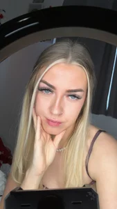 petite_poppy_xox Public Pic 3