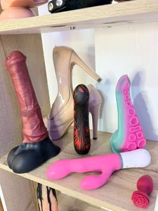 valerie_lya Check my toys🍆 Immagine  6