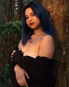 Amy_Parkker: Amy in the woods 🌎 ( 5 фото)