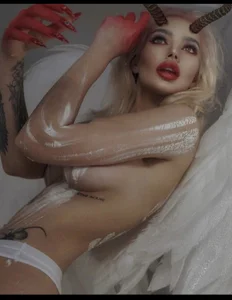 Sextazy Public Pic 3