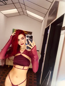 april_jones05 🍷❤️  2. fénykép