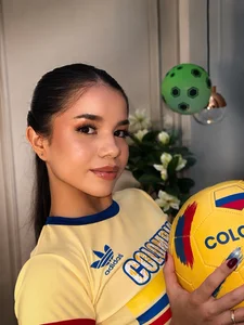 Valeria-Beltran FROM COLOMBIA TO THE WORLD 💛💙💖 Pic 2