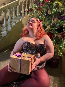 ass_gives New Year's gift Pic