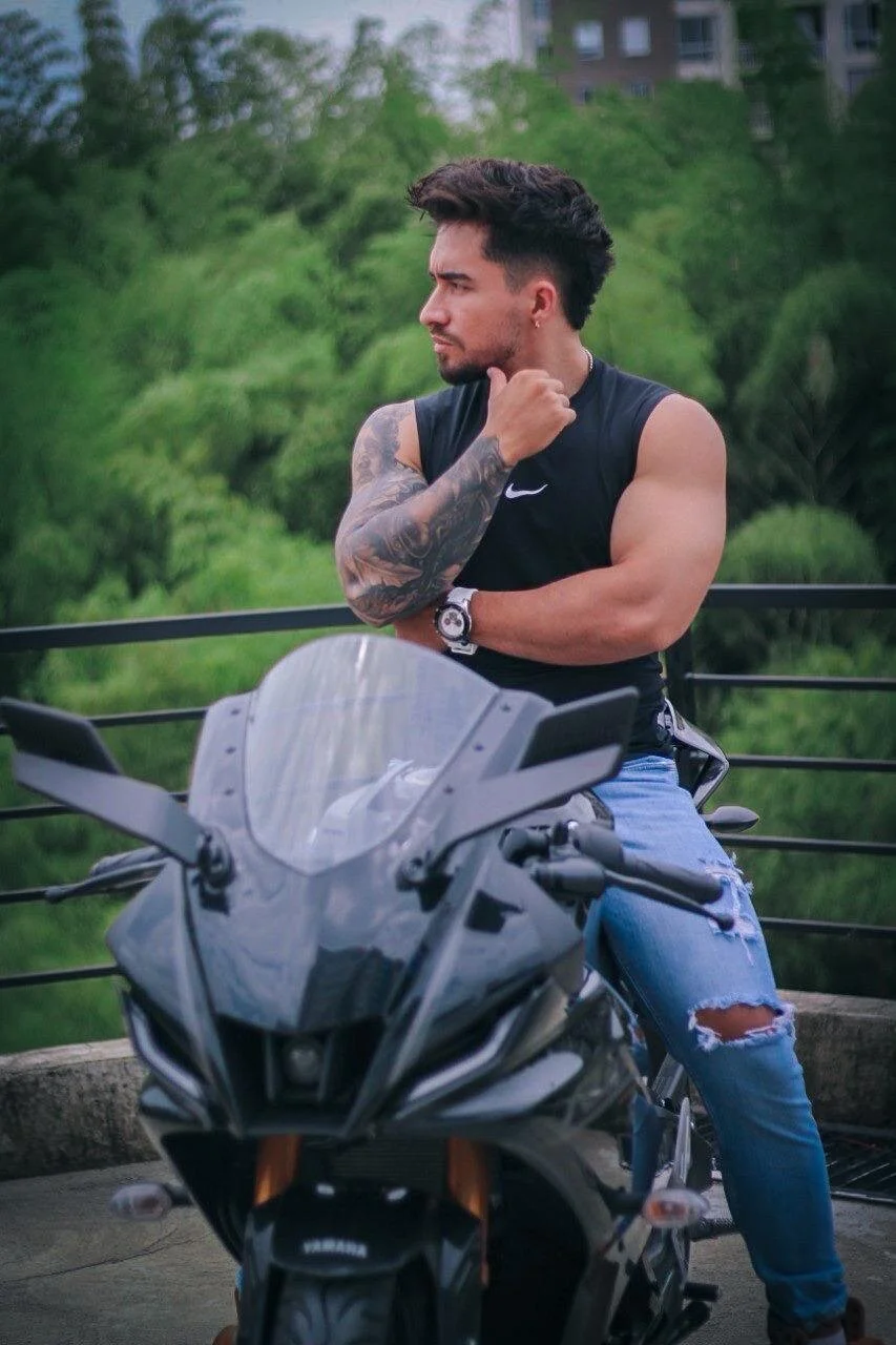 Brad_Summer: riding my motorcycle ( 2 фото)