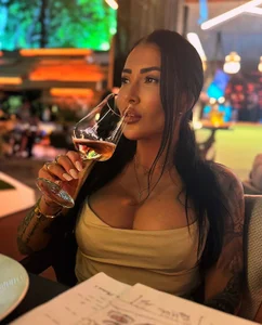 Mistress-Kennya dubai  3টি ছবি