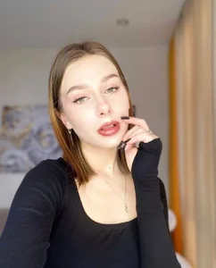 Eva_Ellis Public Pic 3