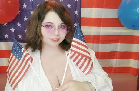 Yoki_Shizuko Happy Independence Day Gambar 4