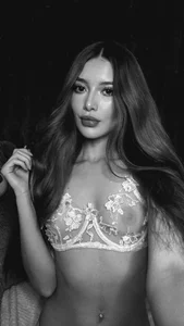 HoneyWeebsss Honey In black and white🍯 圖片